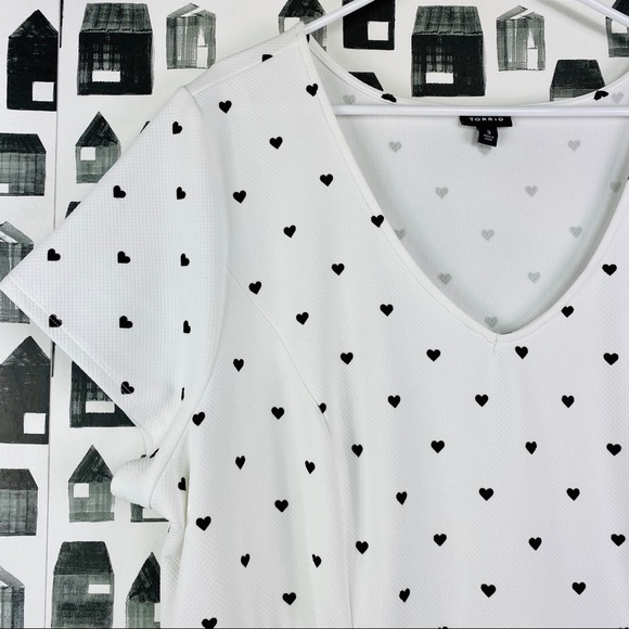 Torrid | Black & White Heart Print Midi Dress - Picture 5 of 7